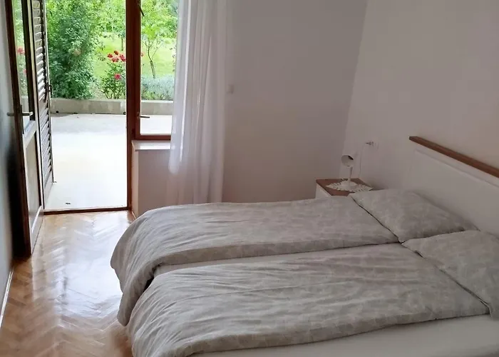 Brine Apartman Starigrad Paklenica